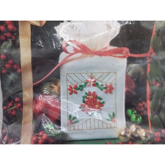 TRUE COLORS Ribbon Embroidery SRK 70010 Poinsettia Tissue Box Beginnner Level - Picture 3 of 5